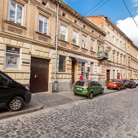 Near Opera Apartment Lviv Bagian luar foto