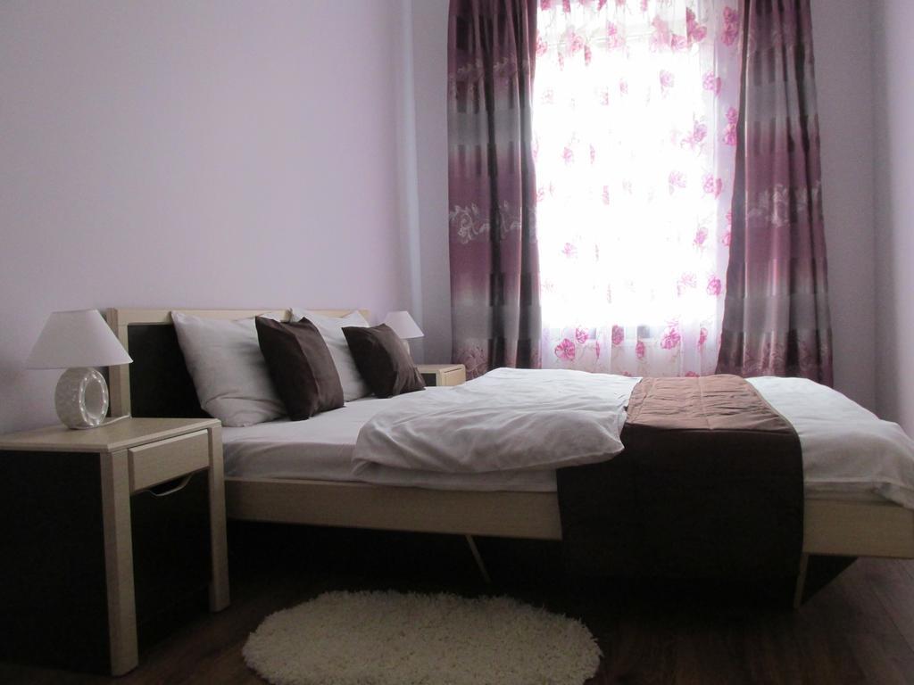 Near Opera Apartment Lviv Bagian luar foto