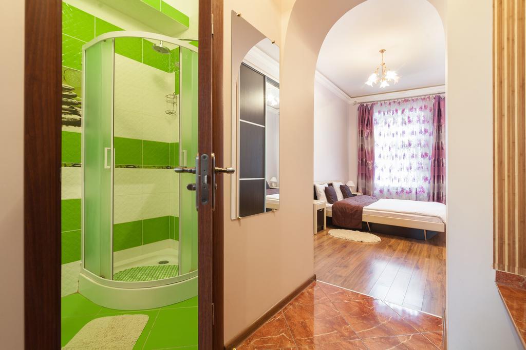 Near Opera Apartment Lviv Bagian luar foto