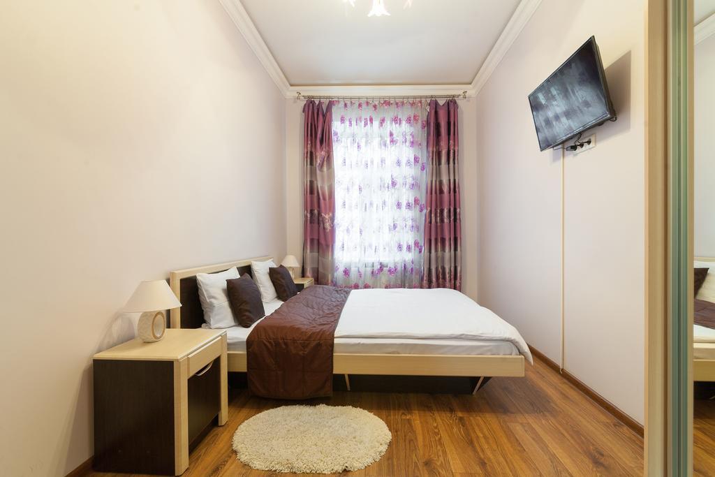 Near Opera Apartment Lviv Bagian luar foto